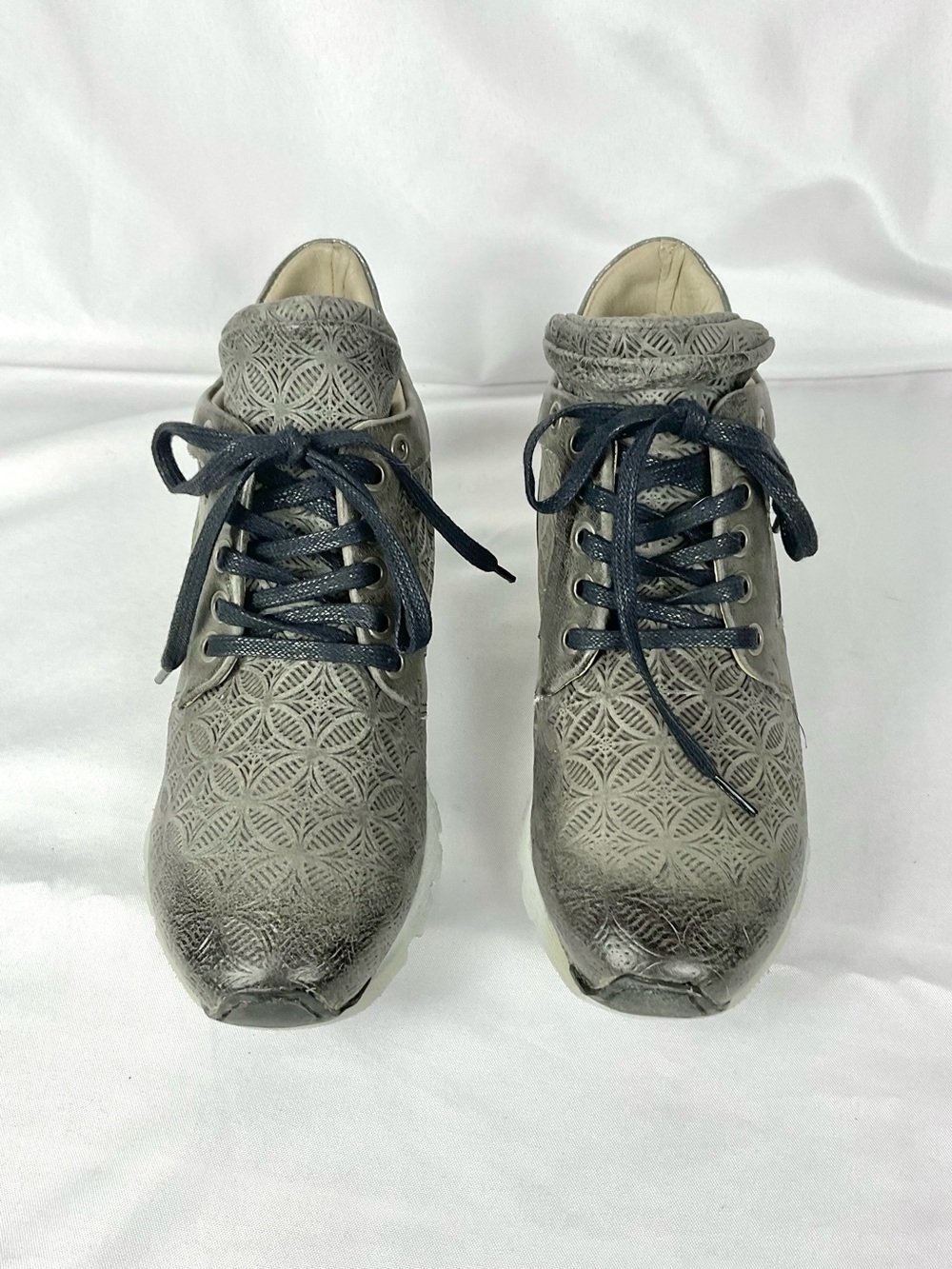 Miz Mooz Chalice Wedge Sneakers EU 38 Metallic Gray Laser Cut Lace Up - Picture 2 of 8